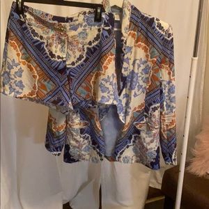 Beautiful short set with print to praise about .